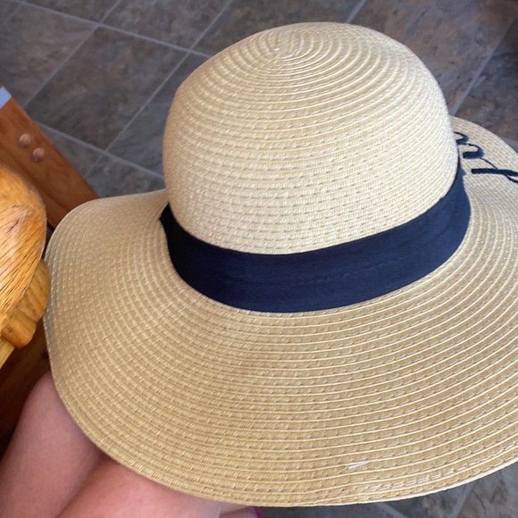 Womens sunhat with Just chillin embroidered on it - Picture 2 of 3